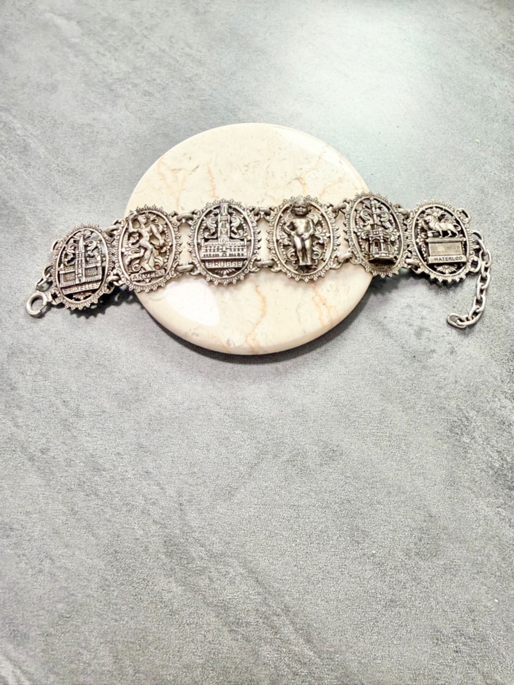 Vintage Mid Century Sliver Tone Bracelet Belgium Brussels Souvenir Landmark - Picture 1 of 7